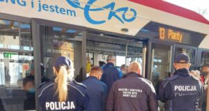 Sądeccy policjanci w listopadzie nałożyli już 150 mandatów za brak maseczki
