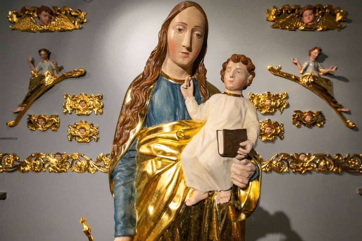 wystawa odrestaurowanych XVII-wiecznych figur świętych oraz ornamentów z ołtarza głównego Bazyliki św. Małgorzaty w Nowym Sączu