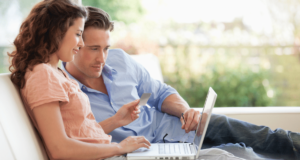 Co powinien zawierać sklep internetowy? (materiał promocyjny)