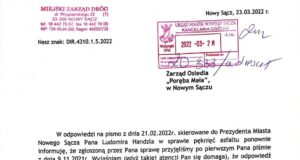 Zarząd osiedla pyta o pękający asfalt. W odpowiedzi cytują pismo święte