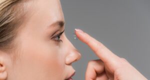 Co warto wiedzieć przed zakupem soczewek kontaktowych? (materiał promocyjny)