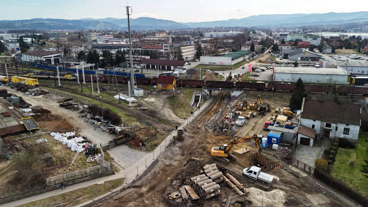 Luty 2024. PKP Polskie Linie Kolejowe pokazują najnowsze zdjęcia (z końca lutego) prac wykonywanych na terenie miasta w związku z modernizacją linii kolejowej Nowy Sącz - Chabówka