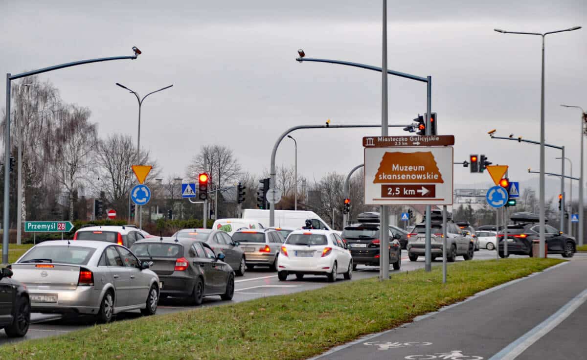 Rondo Solidarności w Nowym Sączu rondo Sącz strzałka