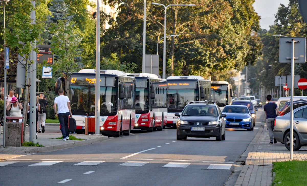autobusy MPK Nowy Sącz na przystanku przy Al. Wolności