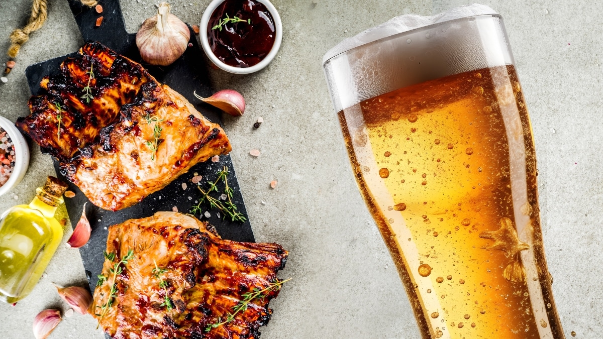 Wśród Polaków, którzy będą grillować w majówkę, 88,7% planuje kupić alkohol.