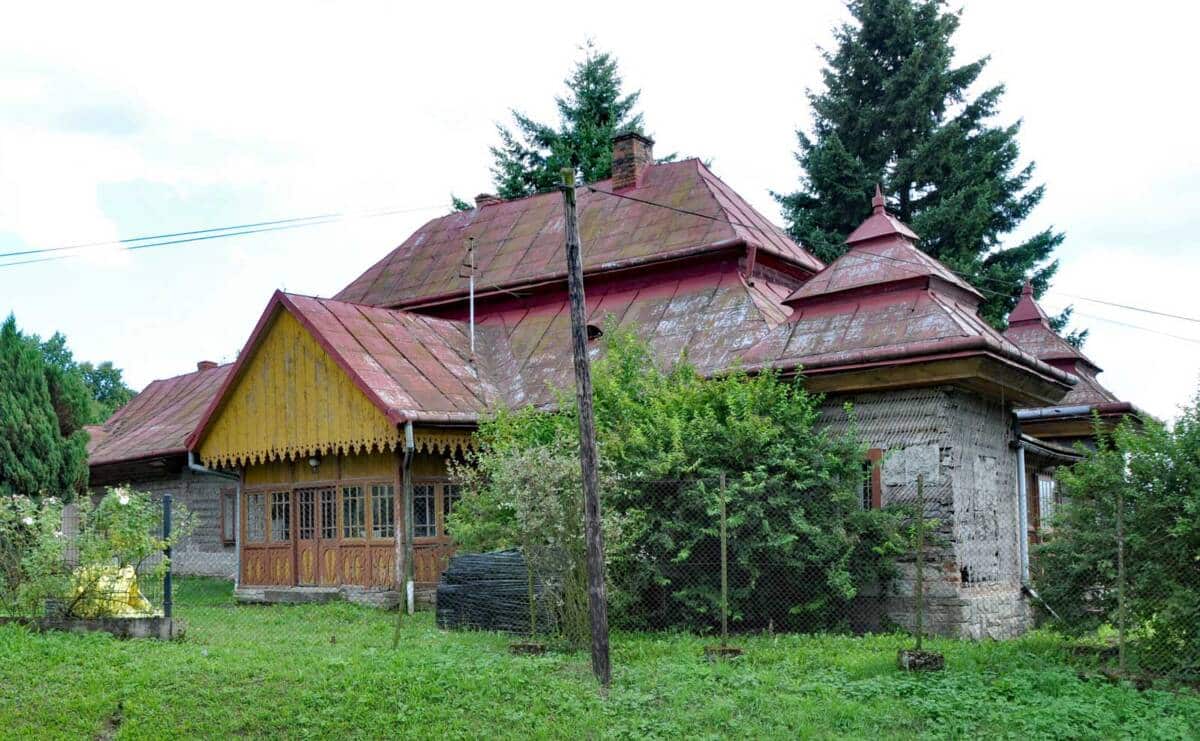 zabytkowy dwór z XVII wieku w Wielogłowach pod Nowym Sączem
