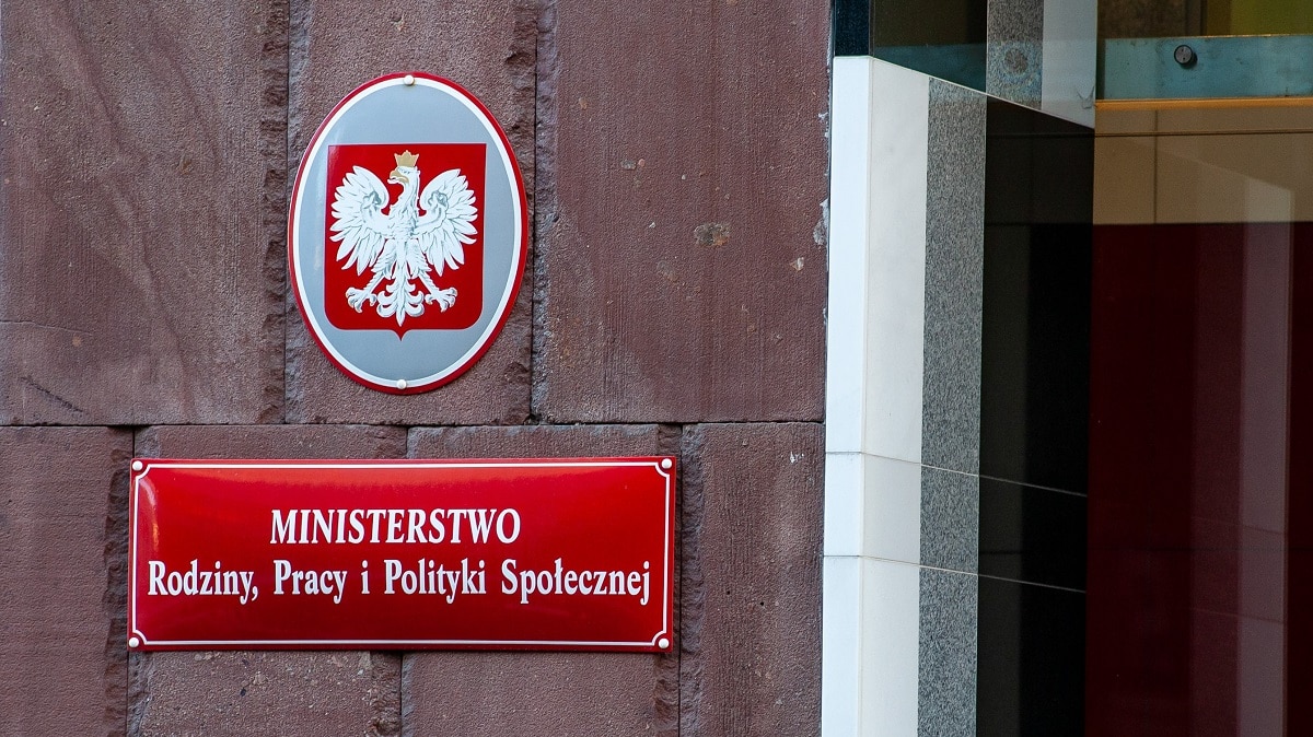 PIP ma zyskać prawo przekształcania umów cywilnoprawnych (w tym tzw. B2B) w umowy o pracę, decyzją administracyjną, a nie wyłącznie przez sąd