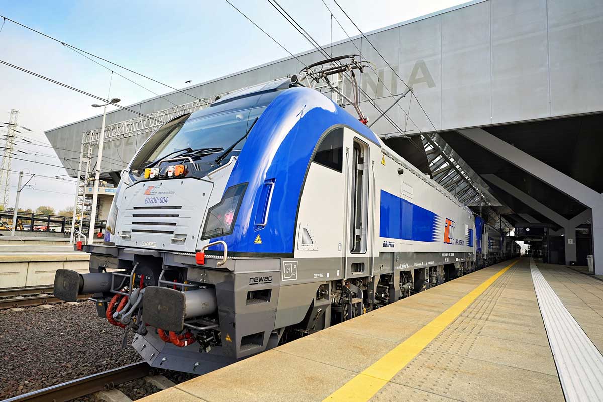 Griffin 200 produkcji Newag SA w barwach PKP Intercity