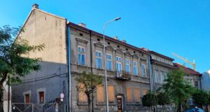 Przed wojną była tu Kasa Chorych, potem pogotowie ratunkowe i przychodnie. Teraz zrujnowane kamienice wystawiono na sprzedaż Nowy Sącz kamienice przy ul. Długosza 30 i 28