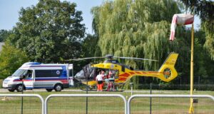 Szpital modernizuje lądowisko dla śmigłowców śmigłowiec LPR na lądowisku w Nowym Sączu