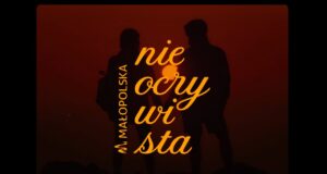 Nieoczywista Małopolska w promocyjnym spocie w stylu filmów Wesa Andersona