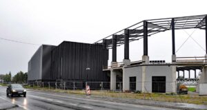 fragment budowy miejskiego stadionu w Nowym Sączu, stan z 2 października 2024