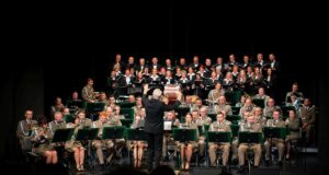 IUBILAEI CANTUS - Sądecki Festiwal Muzyczny 2024. Orkiestra Reprezentacyjna Straży Granicznej wraz z Chórem im. Jana Pawła II działającym przy parafii kolejowej w Nowym Sączu, pod batutą ppłka rez. Bolesława Szulii