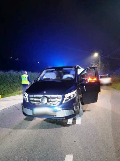 mercedes który uczestniczył w wypadku 8 listopada na ul. Barskiej w Nowym Sączu. przedłuża się badanie krwi przez policję