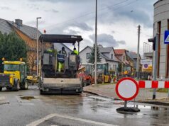 Nowy Sącz, sprzęt drogowców w czasie remontu ul. Husarskiej