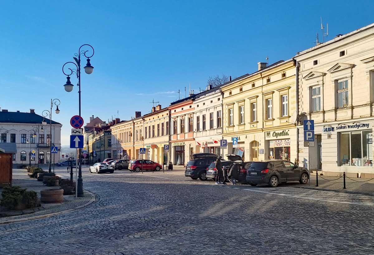 Nowy Sącz, fragment Rynku. Widoczny sklep Cepelia