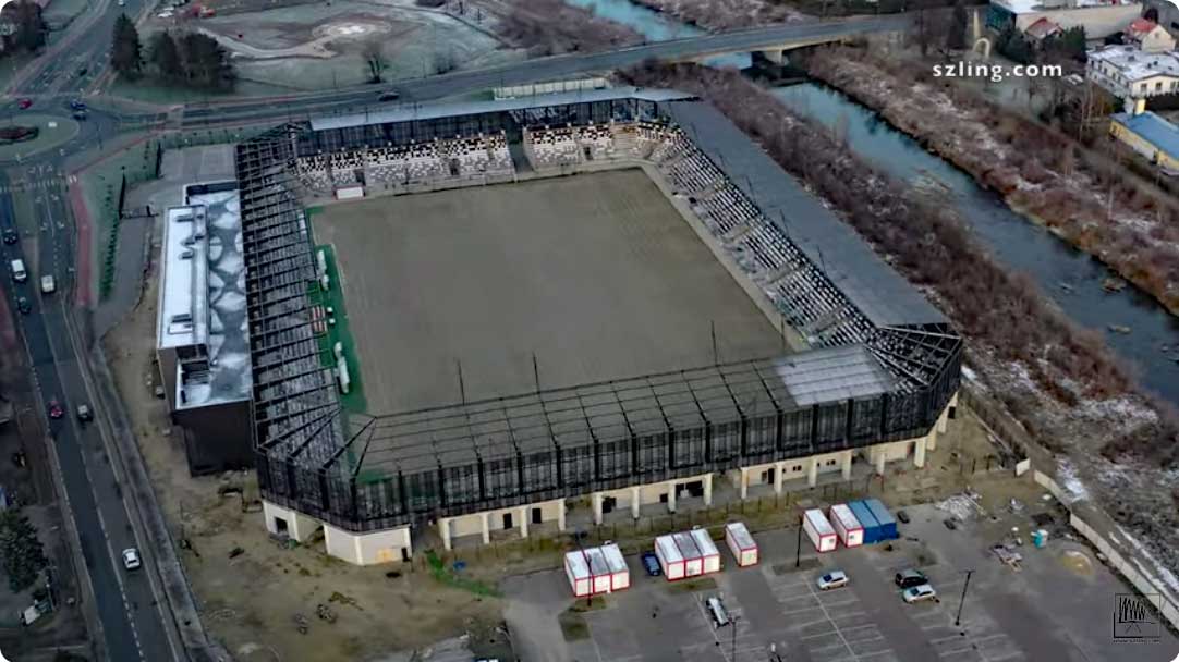 budowa stadionu miejskiego w Nowym Sączu - widok z góry 14 grudnia 2024. Inwestycję dokończy Betonox Construction