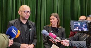 Oto nowa dyrektor Miejskiego Ośrodka Kultury. Ma wiele pomysłów ale na razie ich nie zdradzi Zastępca prezydenta Nowego Sącza Artur Bochenek i nowa dyrektor MOK Małgorzata Gułowska