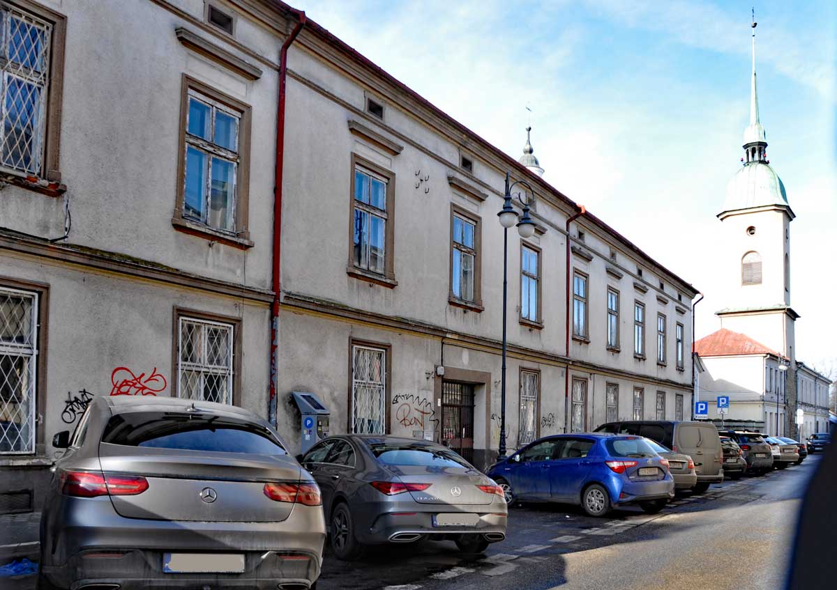Nowy Sącz ul. Pijarska 19 opuszczone budynki