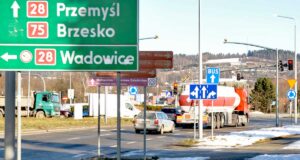 Rondo Solidarności w Nowym Sączu. System RedLight rejestrujący przejazd na czerwonym świetle działa tu od 2023 roku