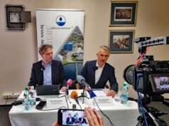 Sądeckie Wodociągi - konferencja prasowa prezesa Jerzego Szczeciny (po prawej) i Romana Batko
