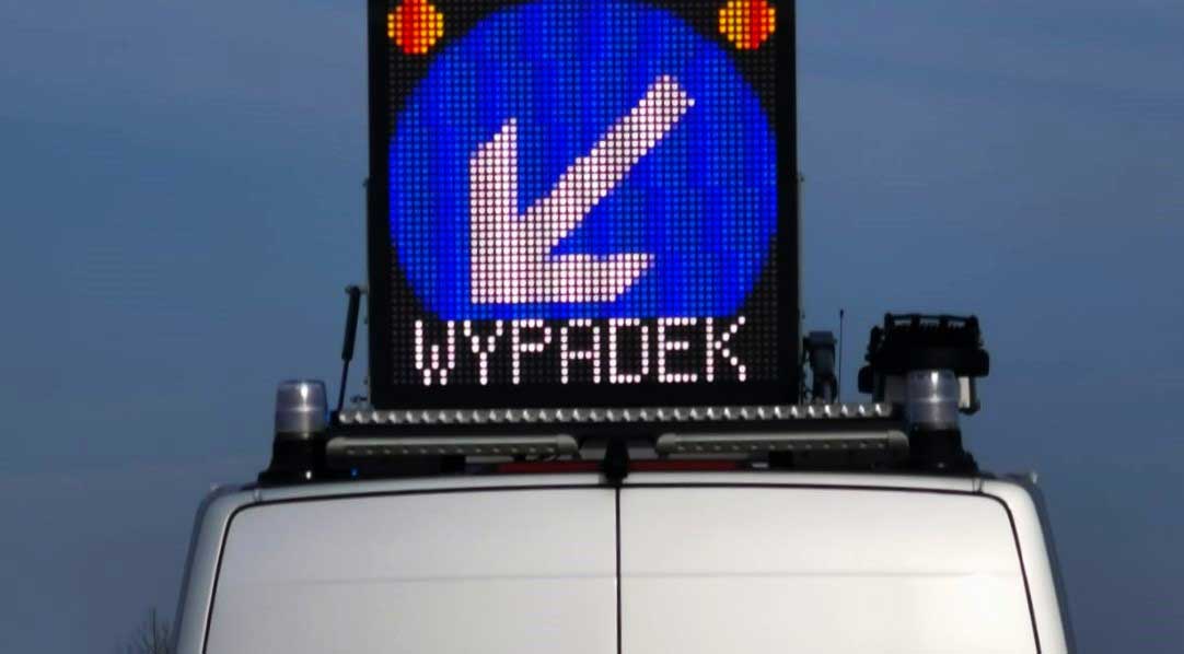 wypadek tablica ostrzegawcza - wypadek w Barcicach - policja poszukuje świadków
