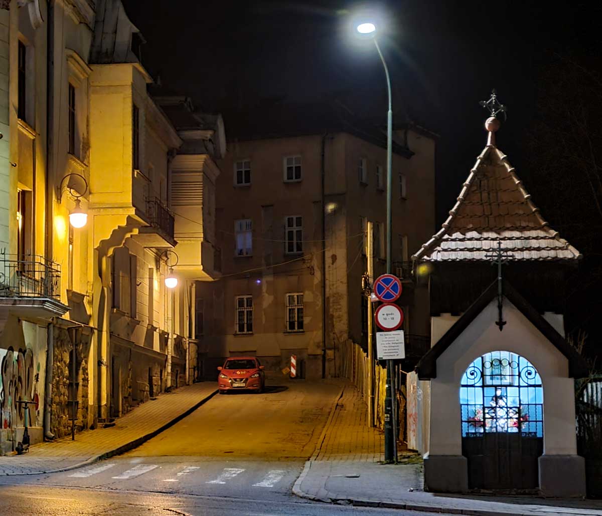 Nowy Sącz, kapliczka św. Nepomucena i ul. św. Małgorzaty (dawna Zakościelna)