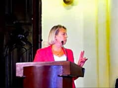 Ewa Stasiak-Kubacka zabiera głos na sesji Rady Miasta Nowego Sącza