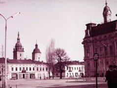 Nowosądecki rynek i ratusz, lata 60. widoczny znak "Jeden kierunek ruchu"