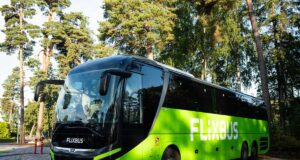 FlixBus rusza z promocją na bilety krajowe i międzynarodowe FlixBus - jeden z autobusów przewoźnika