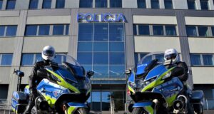 bezpieczeństwo motocyklistów - rady Policji. Policjanci nowosądeckiej drogówki na służbowych motorach