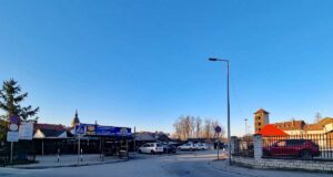 Rynek Maślany w Nowym Sączu i fragment budynków po straży pożarnej