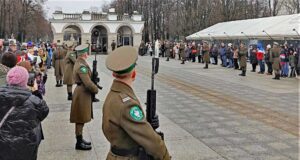 zmiana warty przy Grobie Nieznanego Żołnierza w wykonaniu Kompanii Reprezentacyjnej Straży Granicznej