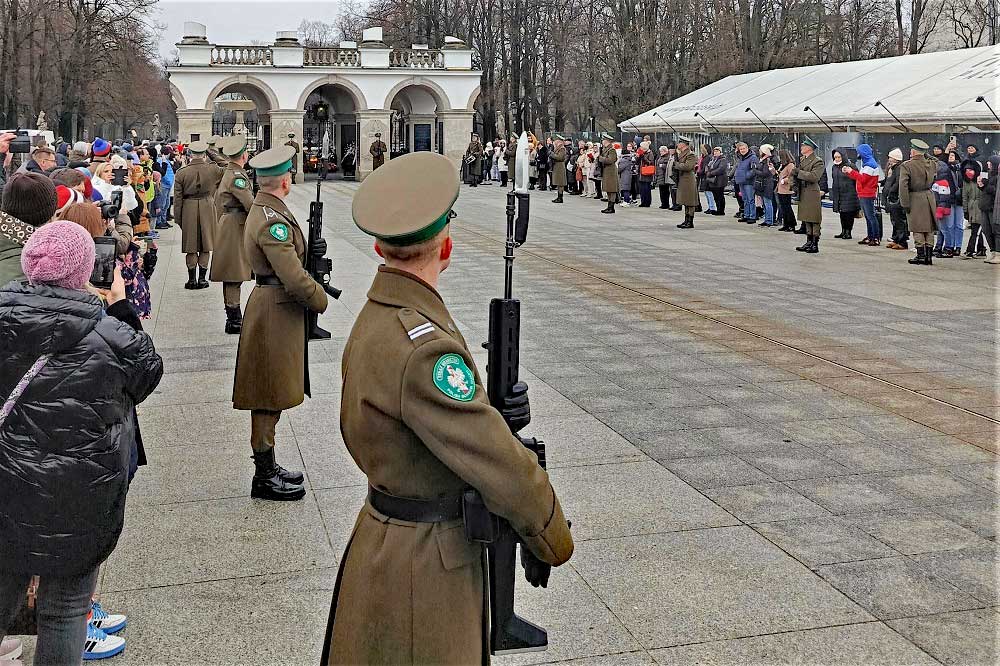 zmiana warty przy Grobie Nieznanego Żołnierza w wykonaniu Kompanii Reprezentacyjnej Straży Granicznej