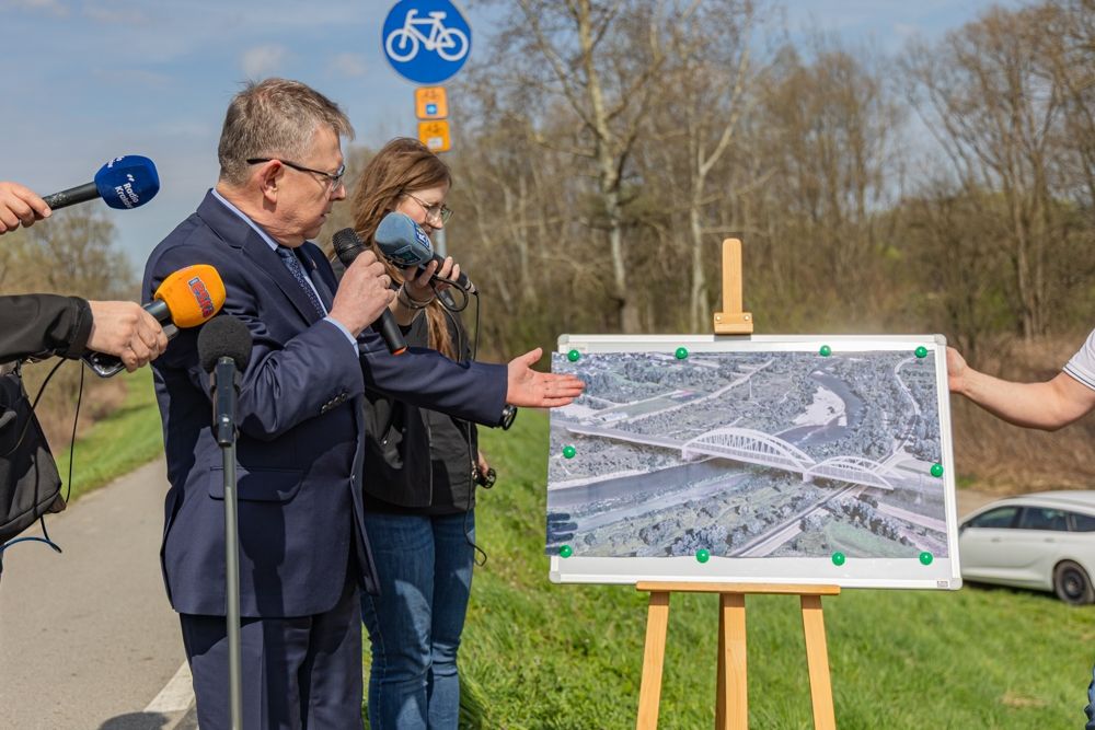 est decyzja ZRID dla nowego połączenia Starego Sącza Nowego Sącza - konferencja prasowa, marszałek Witold Kozłowski