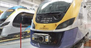 Polska Strefa Inwestycji - w ramach programu ponownie zainwestuje Newag. Na zdjęciu linia produkcyjna w zakładzie Spółki w Nowym Sączu