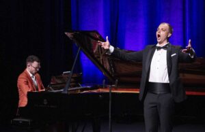 XXI Międzynarodowego Konkursu Sztuki Wokalnej im. Ady Sari w Nowym Sączu, finalista Szymon Raczkowski