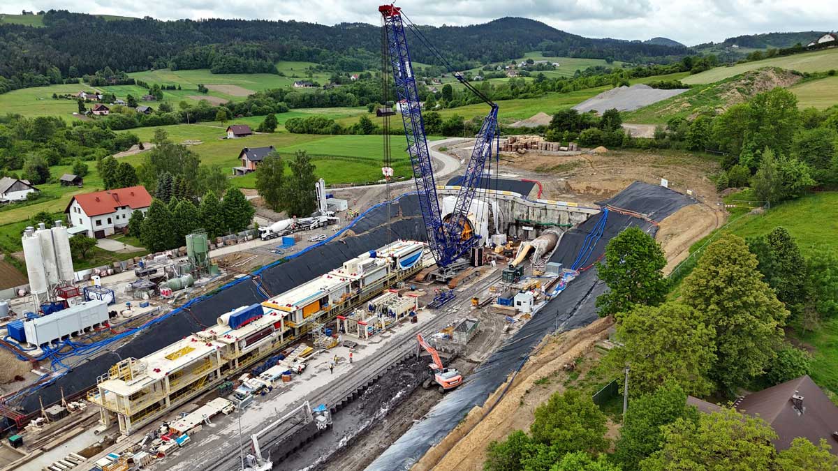 tunel pod Pisarzową - plac budowy