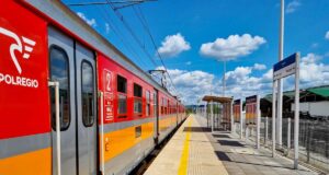 pociąg Polregio na przystanku Nowysaćz Dąbrówka na linii Tarnów Leluchów