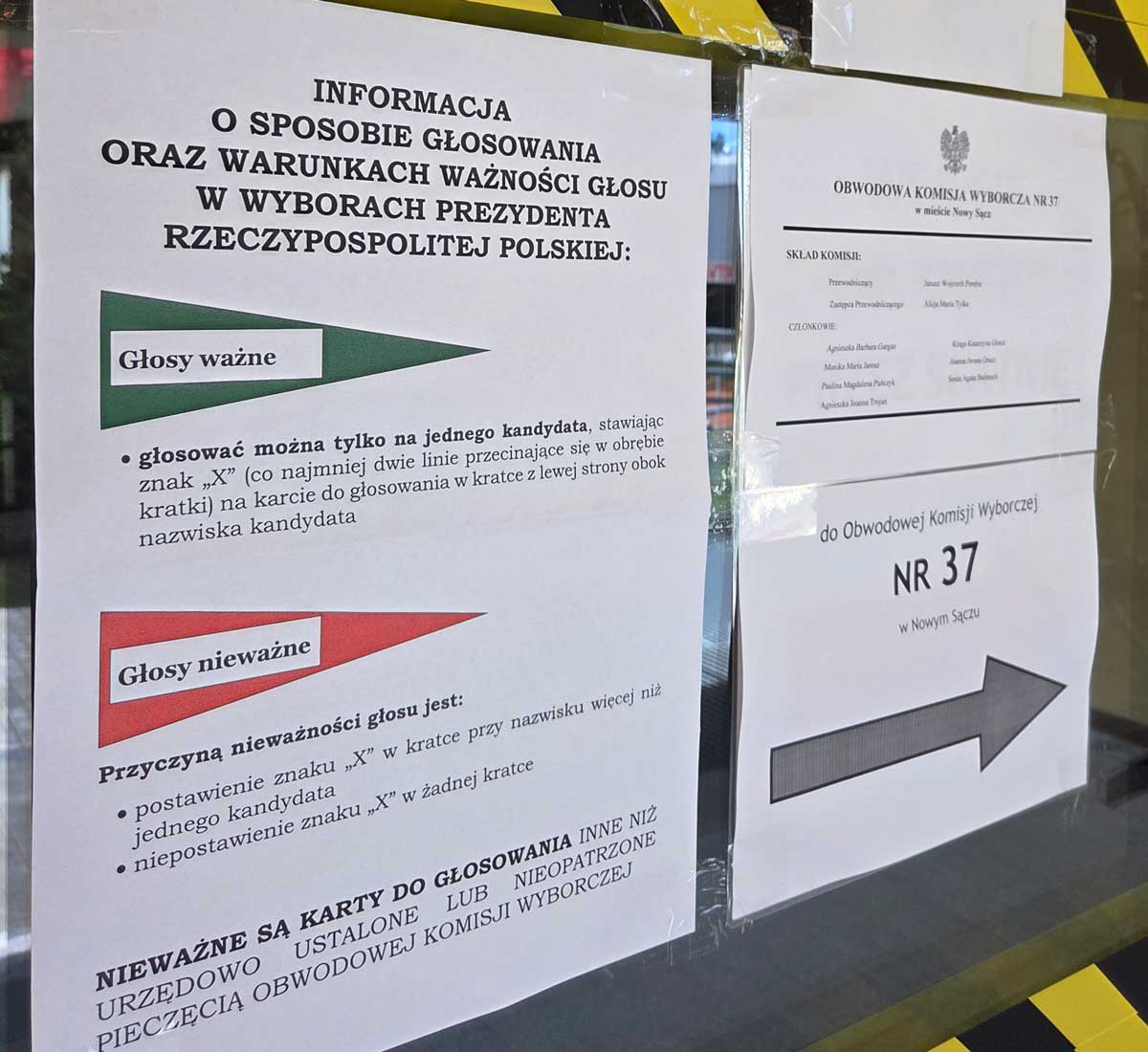 wybory prezydenta, jedna z informacji na wejściu do komisji wyborczej