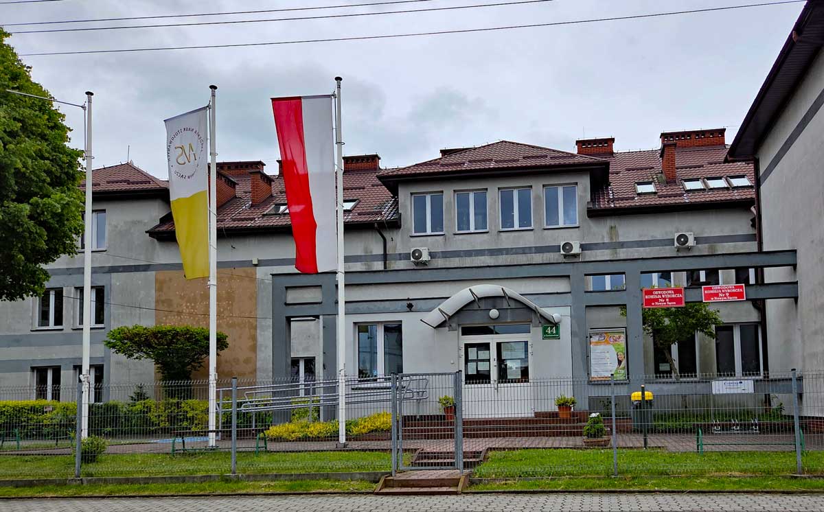 Wydziału Nauk Humanistycznych Akademii Nauk Stosowanych przy ul. Kochanowskiego 44 w Nowym Sączu, siedziba OKW nr 8 i 9