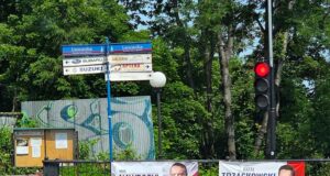 Nowy Sącz, banery Karola Nawrockiego i Rafała Trzaskowskiego