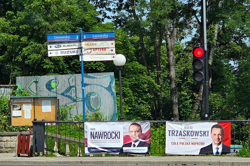 Nowy Sącz, banery Karola Nawrockiego i Rafała Trzaskowskiego