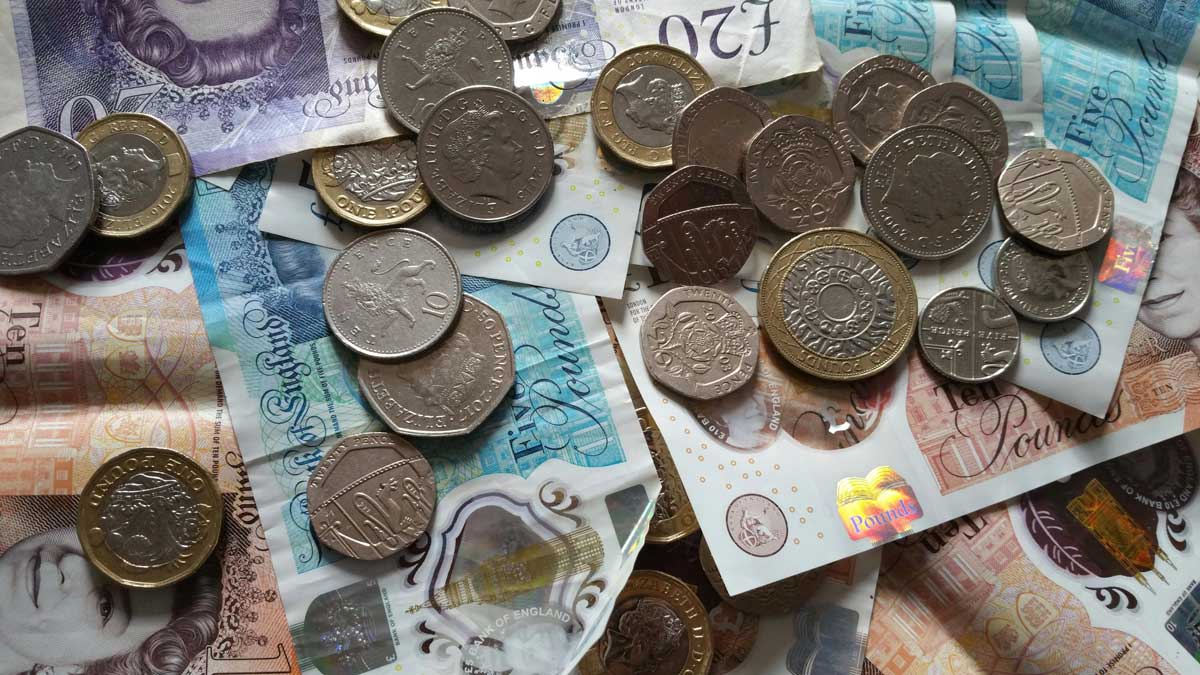Kompletne i całe kolekcje monet kolekcjonerskich i medali to cenne elementy budujące zbiory produktów