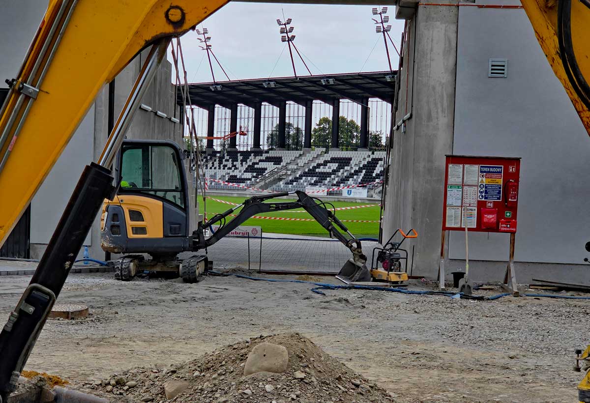 fragment budowy stadionu miejskiego w Nowym Sączu, stan z 19 czerwca 2025
