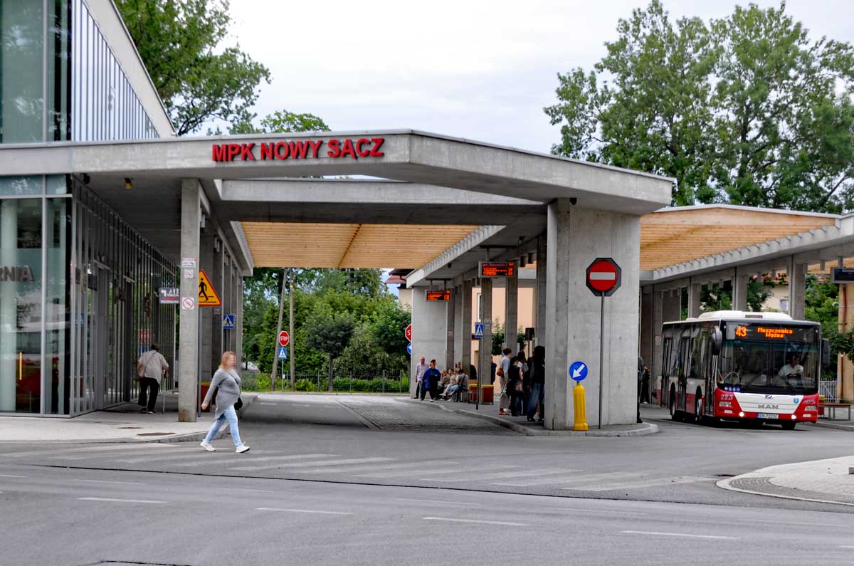 tabor MPK Nowy Sącz liczy obecnie około 90 pojazdów. dworzec MPK przy al. Batorego