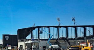 budowa stadionu miejskiego w Nowym Sączu, ul. Kilińskiego, prace wykończeniowe lipiec 2025
