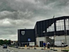 stadion miejski w nowym saczu. w głównym budynku miejsce znajdzie fanstore Sandecji i restauracja