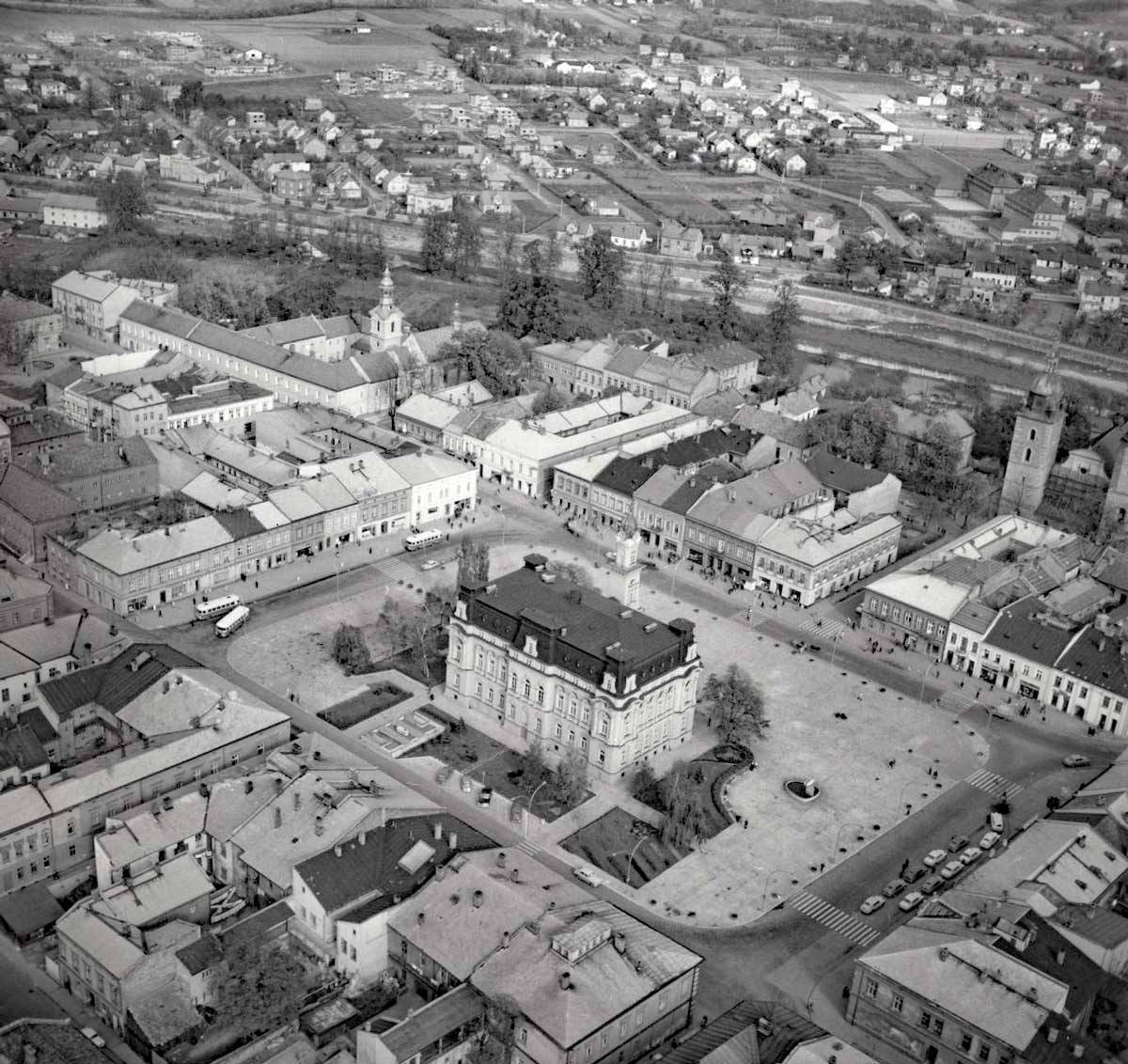 zdjęcia lotnicze Nowego Sącza lata 60. fot. Zbyszko Siemaszko - Fototeka Lotnicza Narodowego Instytutu Dziedzictwa