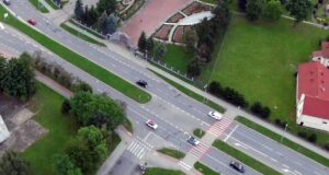 policyjny dron w akcji - widok na fragment ulicy Królowej Jadwigi w Nowym Sączu